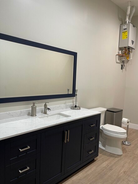 More Photos Of 5627 Cahuenga Blvd, North Hollywood Office For Sale