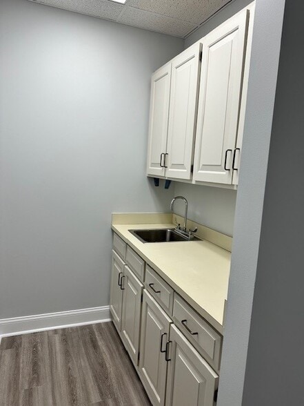 More Photos Of 2101 N Sardis Rd, Charlotte Office For Sale