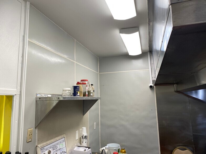 More Photos Of 844 Twenty-Fifth St, Winston-Salem Restaurant For Sale