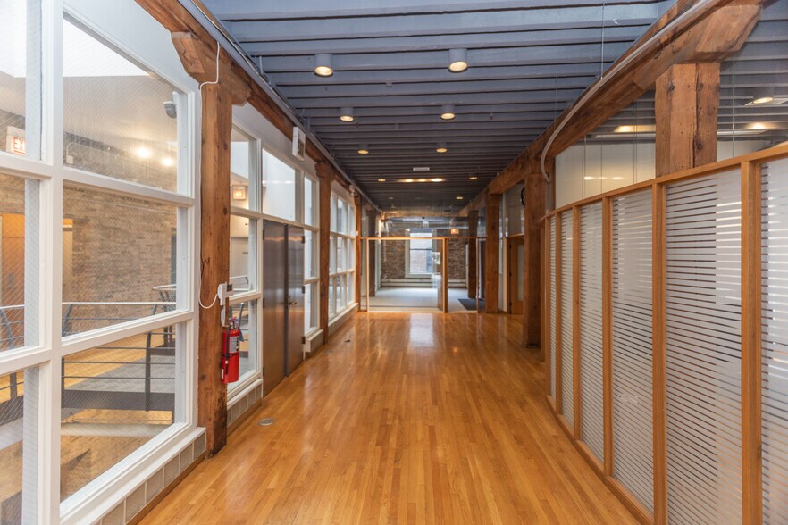 More Photos Of 400 N State St, Chicago Office For Lease
