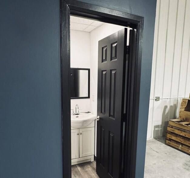 More Photos Of 995841 Mono-Adjala Tline, Rosemont Warehouse For Sale