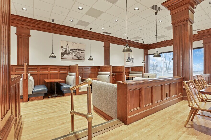 More Photos Of 301 Broadway, Lorain Hotel For Lease