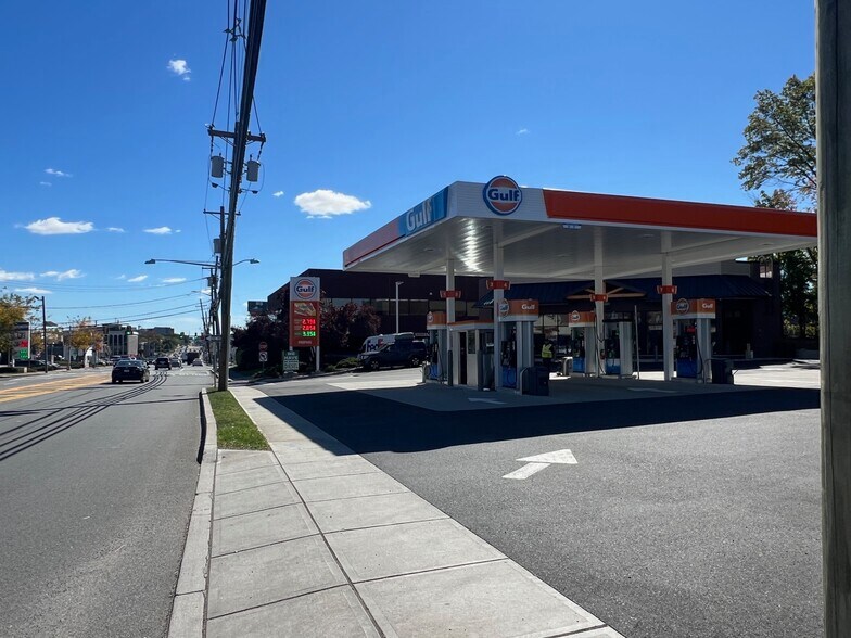 More Photos Of 58-60 Essex St, Lodi Service Station For Lease