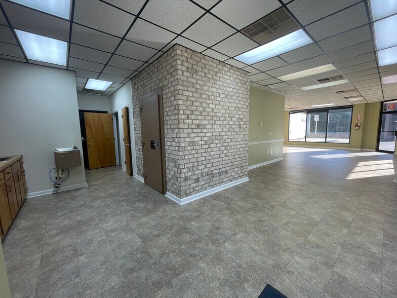 More Photos Of 1911 Lejeune Blvd, Jacksonville Storefront Retail Office For Lease