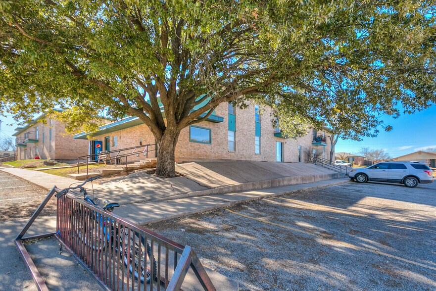 More Photos Of 1707-1717 Greenwood St, San Angelo Apartments For Sale