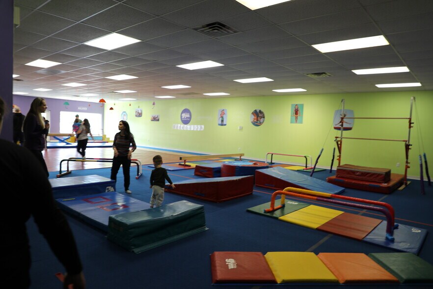 More Photos Of 217 Clarksville Rd, West Windsor Storefront For Lease