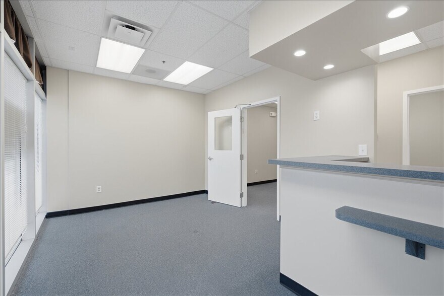 More Photos Of 13880 Braddock Rd, Centreville Medical For Lease