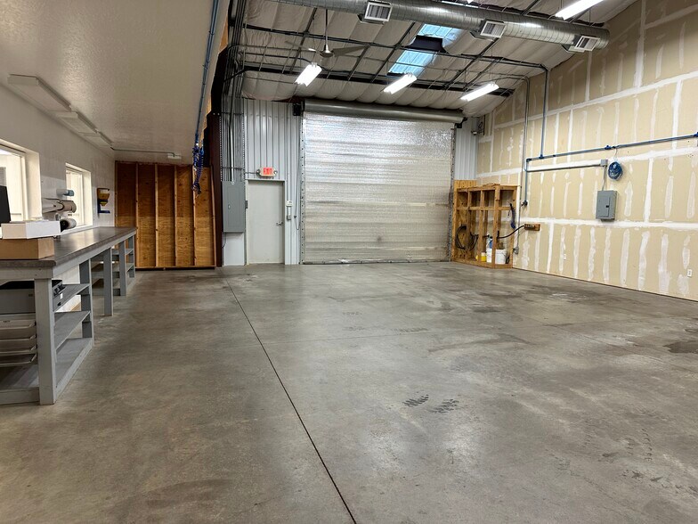 More Photos Of 1115 Ewald Ct, Paradise Manufacturing For Lease