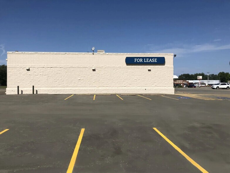 More Photos Of 1714 S National Ave, Fort Scott Freestanding For Lease