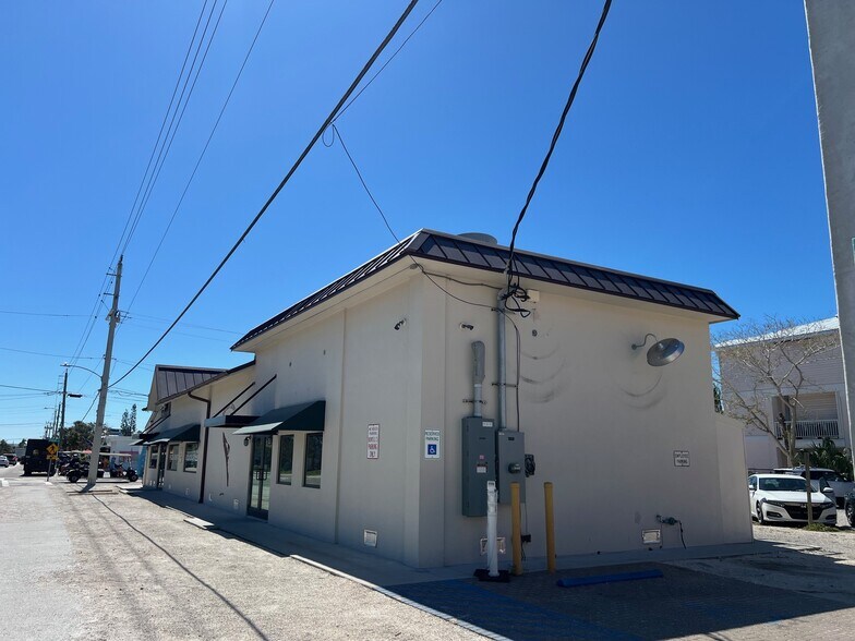 More Photos Of 10002 Gulf Dr, Anna Maria Bar For Sale