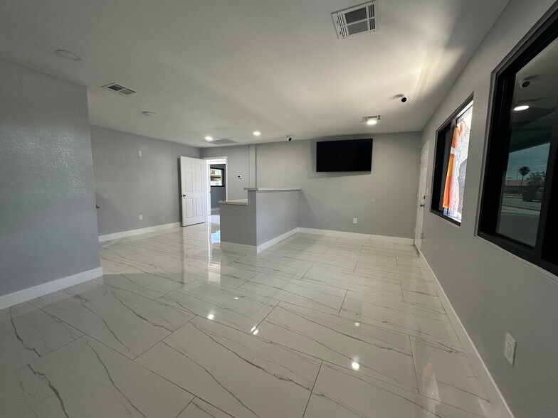 More Photos Of 1406 W Camelback Rd, Phoenix Office For Sale