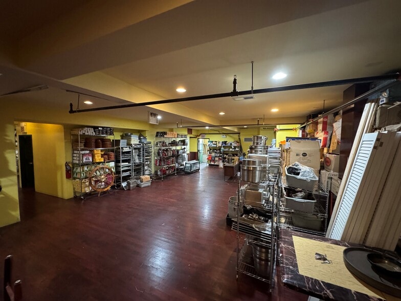 More Photos Of 737-739 N La Salle Dr, Chicago Storefront Retail Office For Lease