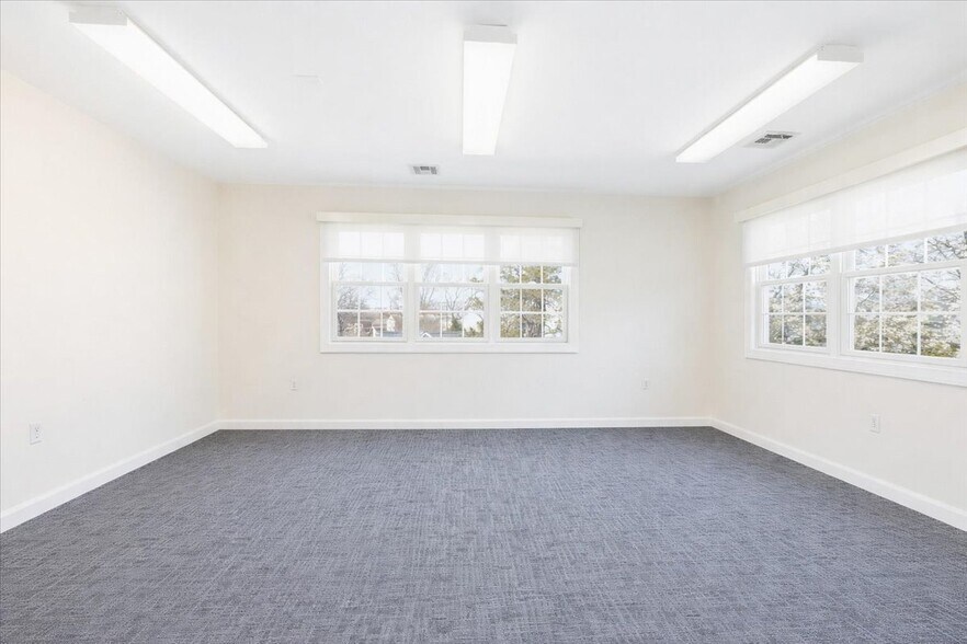 More Photos Of 96 Freneau Ave, Matawan Office For Sale