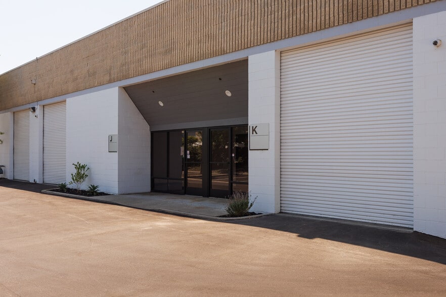 More Photos Of 2889 Bunsen Ave, Ventura Warehouse For Lease