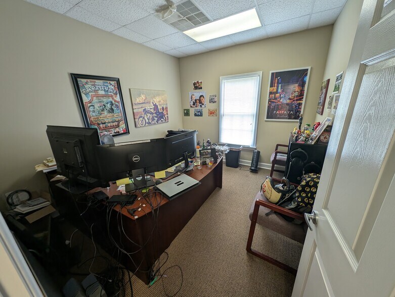 More Photos Of 729 Thimble Shoals Blvd, Newport News Office For Sale