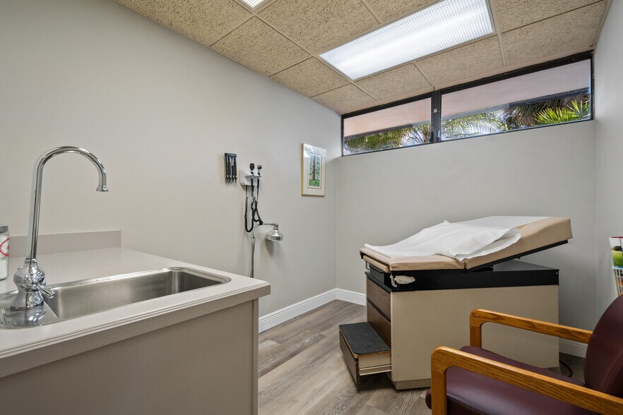 More Photos Of 3027 Aloma Ave, Winter Park Medical For Lease