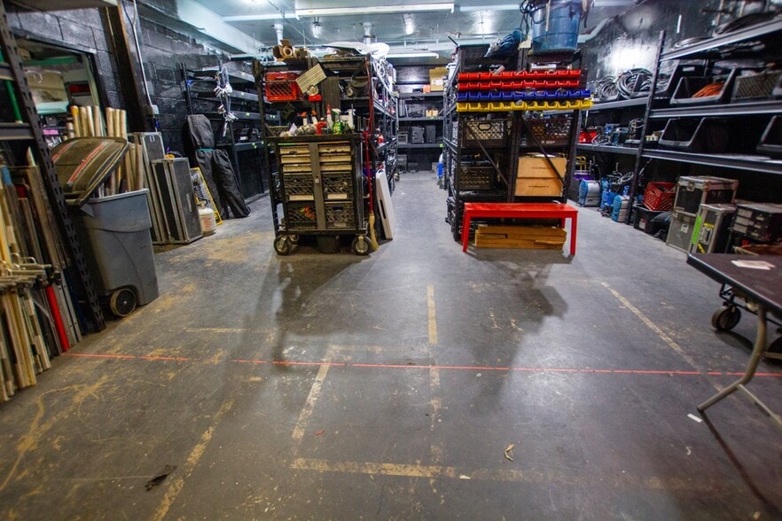 More Photos Of 2043 Empire Central Dr, Dallas Light Manufacturing For Sale
