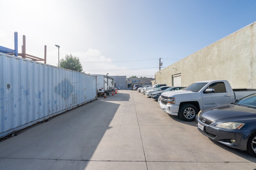 More Photos Of 661 Arroyo St, San Fernando Manufacturing For Lease