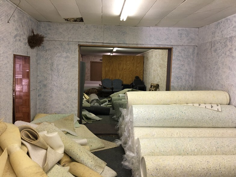 More Photos Of 390 State St N, Eden Valley Freestanding For Sale