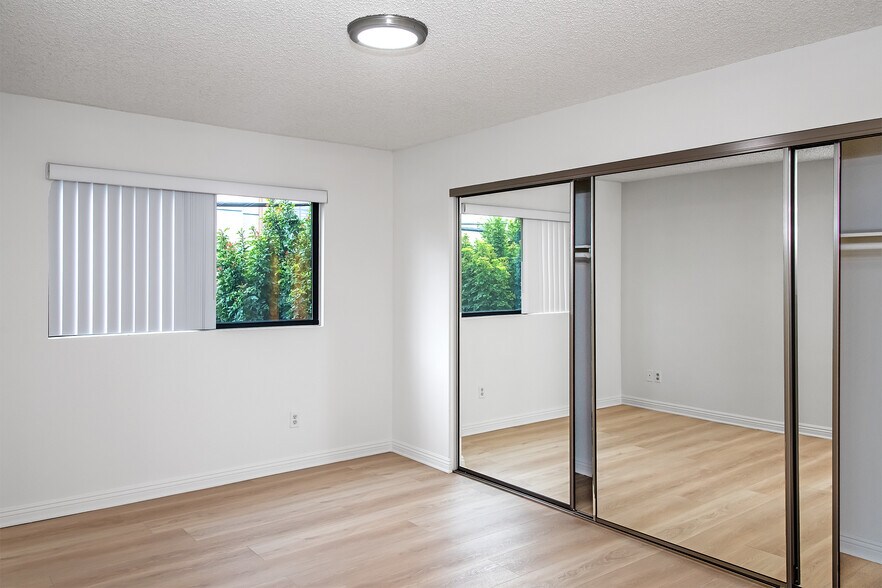 More Photos Of 433 N Louise St, Glendale Apartments For Sale