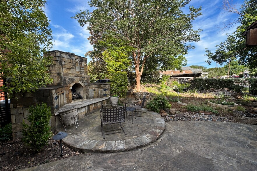 More Photos Of 204 S Kentucky St, McKinney Office Residential For Lease