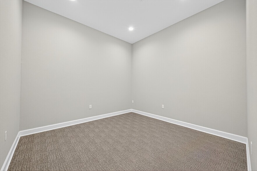 More Photos Of 13803 Madera Run, Humble Office For Sale