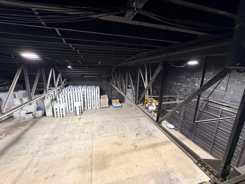 More Photos Of 40-50 Victor St, Highland Park Warehouse For Sale