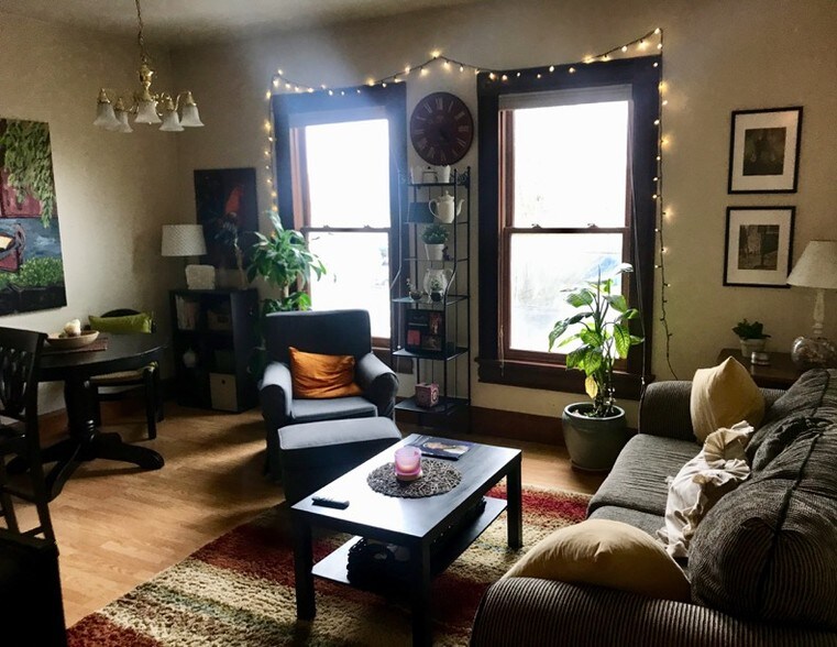 More Photos Of 3257 SE Hawthorne Blvd, Portland Restaurant For Sale