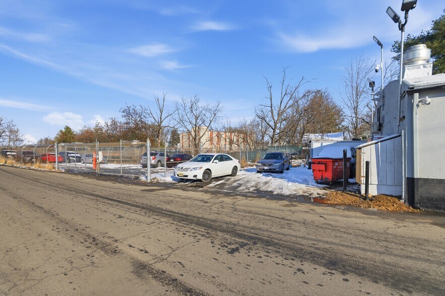More Photos Of 59 W Church St, Spring Valley Auto Repair For Sale
