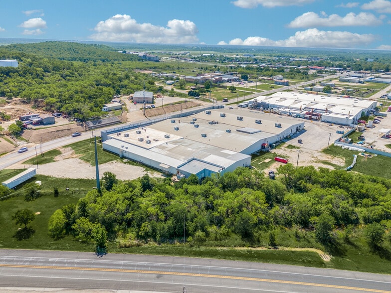 More Photos Of 338 Cliff Dr, Graham Manufacturing For Lease