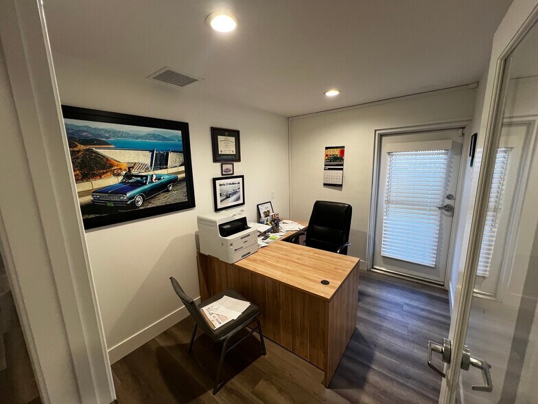 More Photos Of 2410 Larkspur Ln, Redding Office For Lease