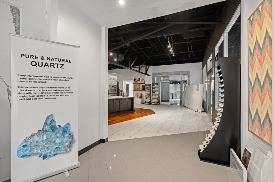 More Photos Of 2866 Poplar Ave, Memphis Storefront Retail Office For Sale