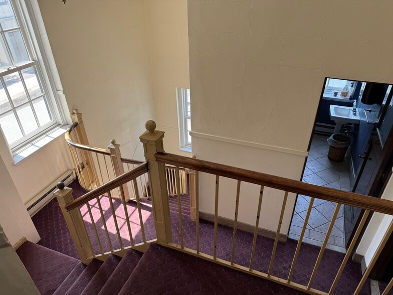 More Photos Of 27 Main St, Kingston Bank For Sale