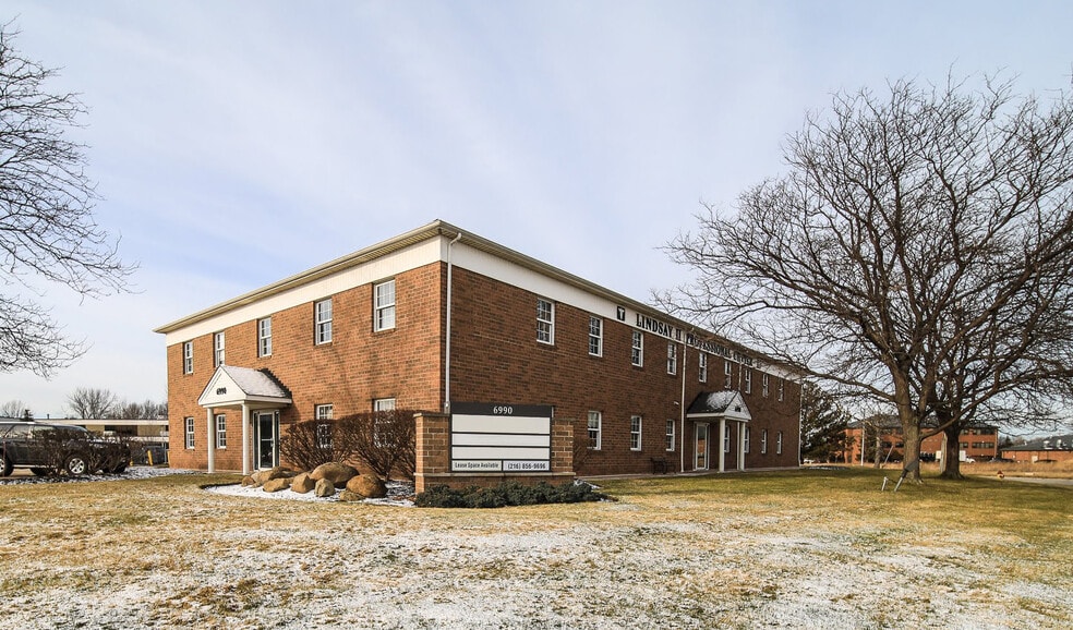 Primary Photo Of 6990 Lindsay Dr, Mentor Medical For Sale