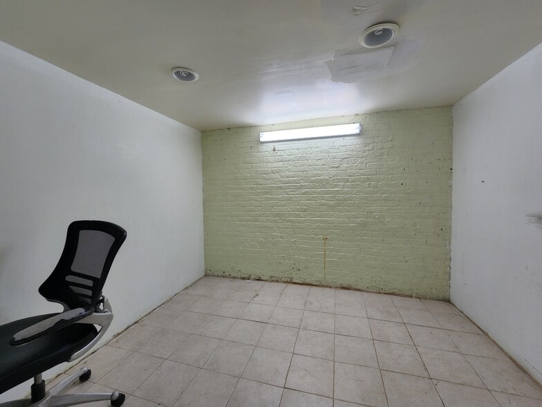 More Photos Of 89-17 Jamaica Ave, Jamaica Storefront Retail Residential For Sale