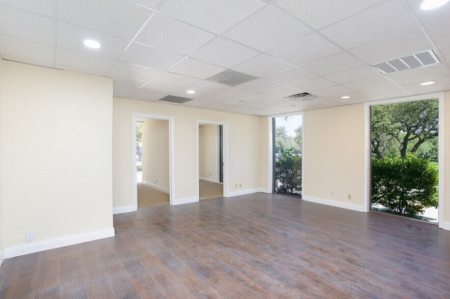 More Photos Of 4139 Gardendale St, San Antonio Office For Sale
