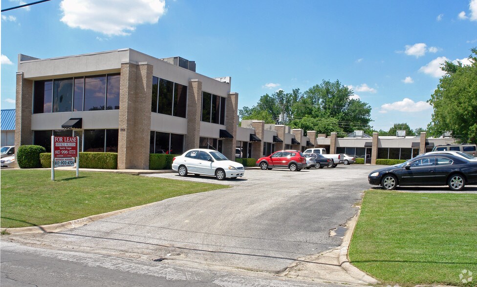 1905 E Abram St, Arlington, TX 76010 Lofts/Showrooms For Lease
