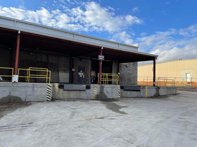 More Photos Of 1420 Redi Rd, Cumming Warehouse For Lease