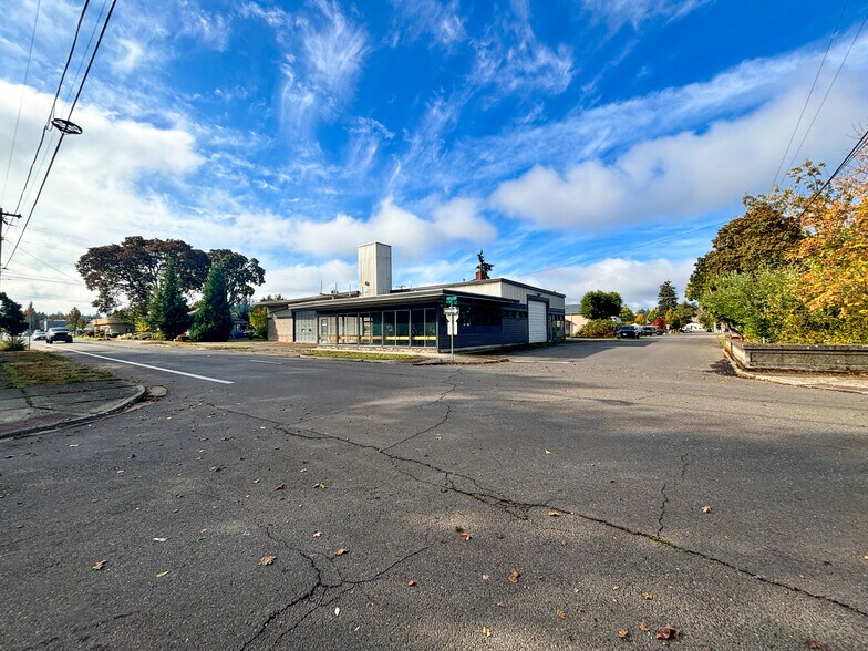More Photos Of 1515 13th St SE, Salem Flex For Sale