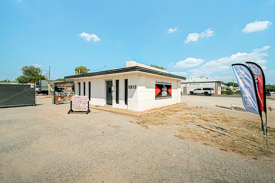 More Photos Of 1312 13th St, Wichita Falls Office For Sale