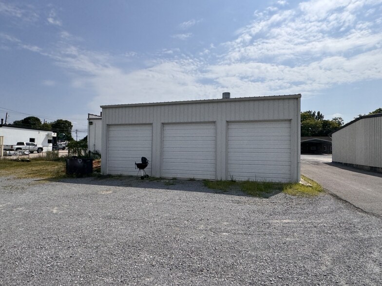 More Photos Of 102 Prince St, Shelbyville General Retail For Sale