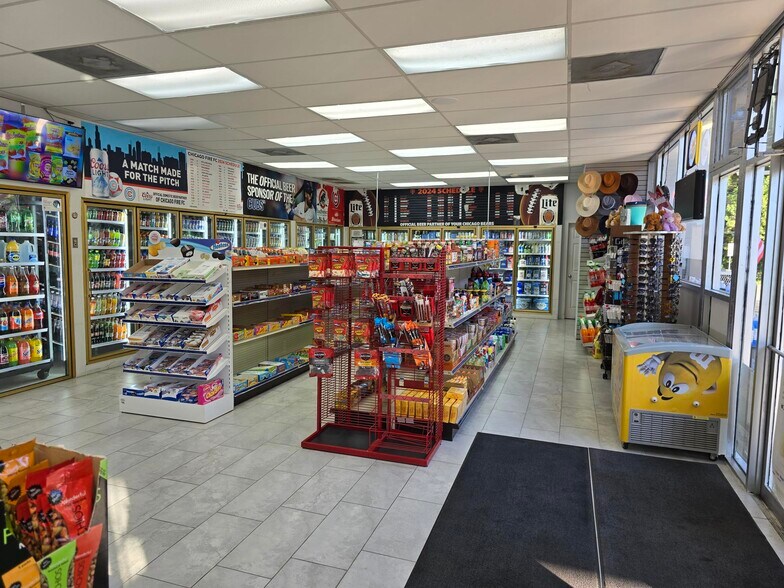 More Photos Of 37740 N Sheridan Rd, Beach Park Service Station For Sale