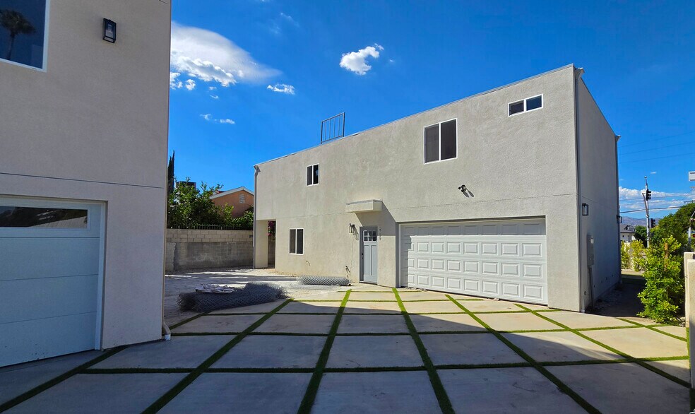 More Photos Of 19100 Victory Blvd, Tarzana Apartments For Sale