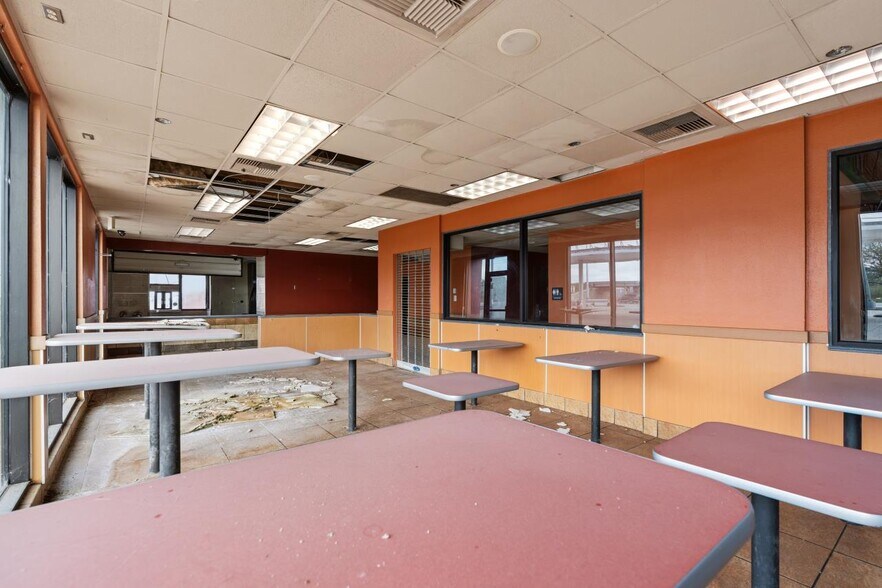 More Photos Of 1721 S Mechanic St, El Campo Fast Food For Sale