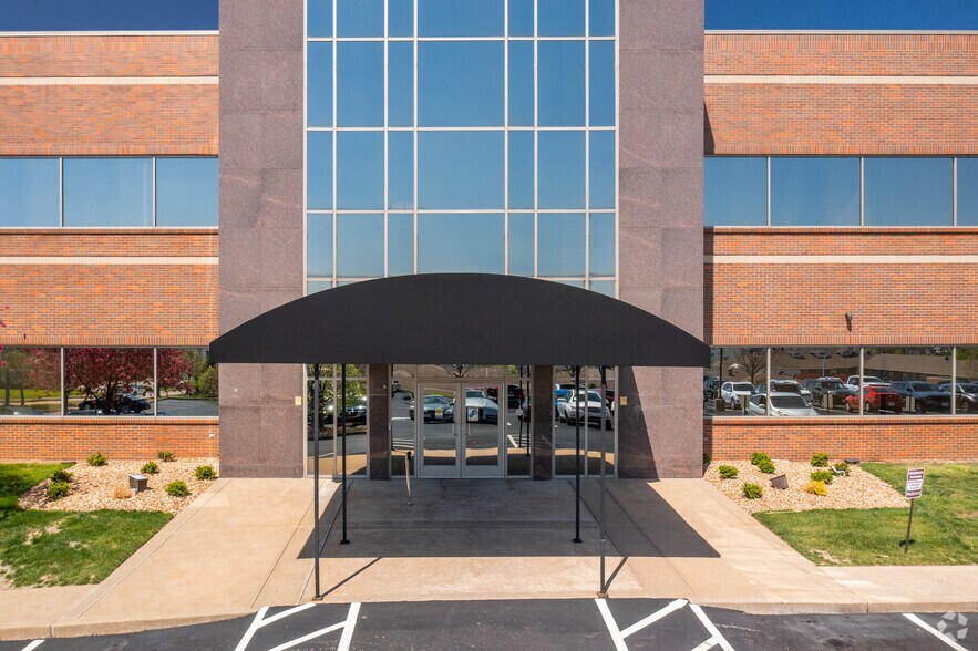 More Photos Of 5401 Veterans Memorial Pky, Saint Peters Office For Lease