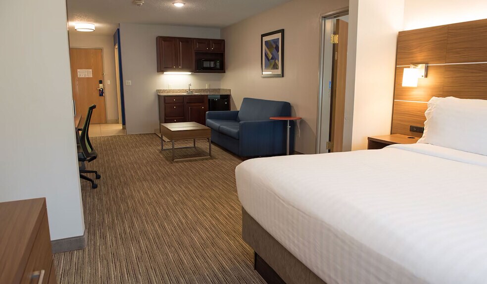 More Photos Of 58364 In-19, Elkhart Hotel For Sale