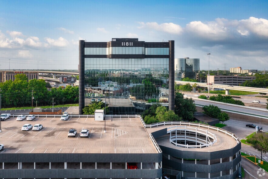 More Photos Of 11811 North Freeway, Houston Office For Lease