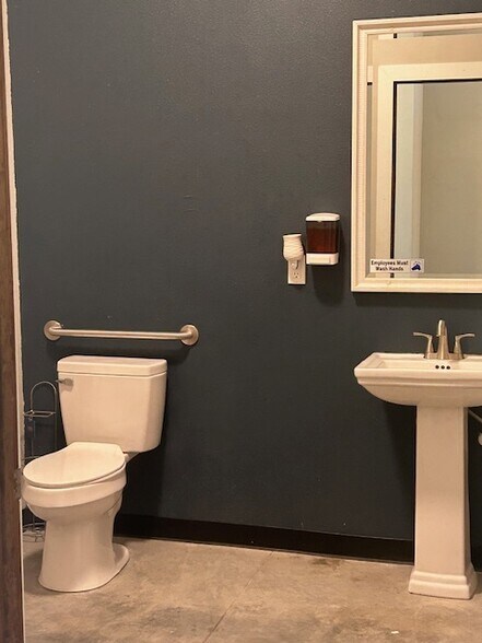 More Photos Of 200 Highlandville Rd, Highlandville Restaurant For Sale