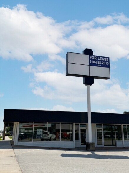 More Photos Of 3111 S Jamestown Ave, Tulsa Unknown For Lease