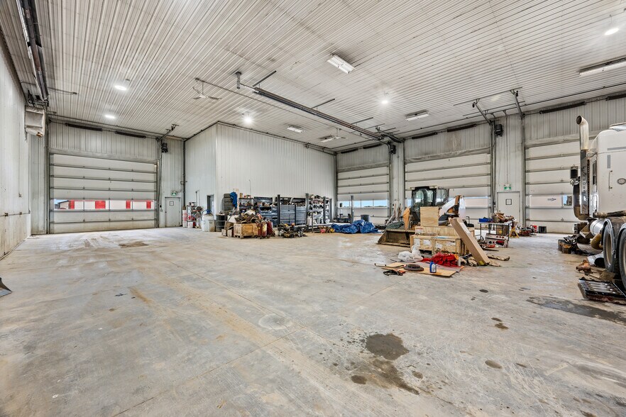 More Photos Of 3807 9th St, Lloydminster Warehouse For Sale